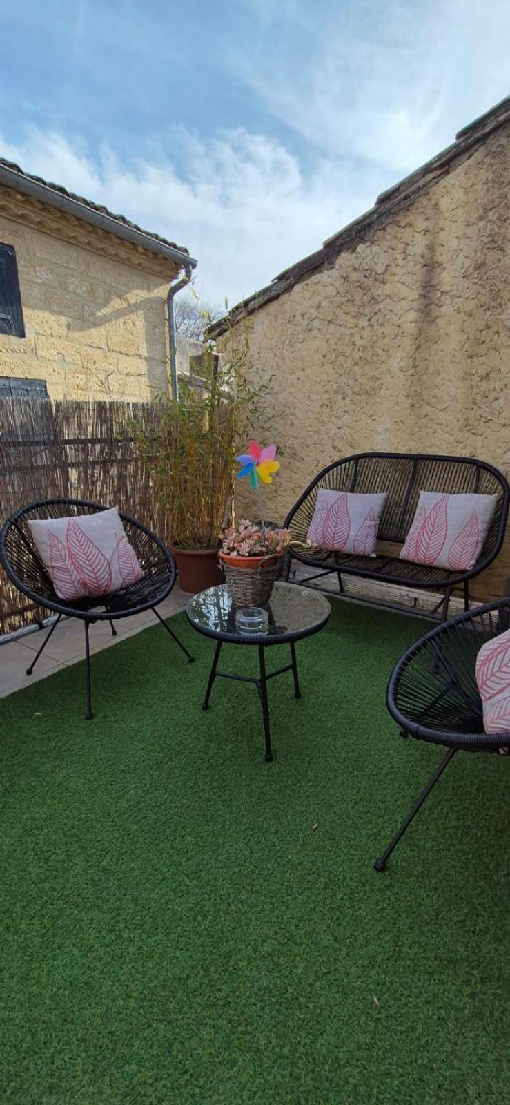 Proche D'Uzes La Terrasse Du Soleil Levant Collias Exterior photo