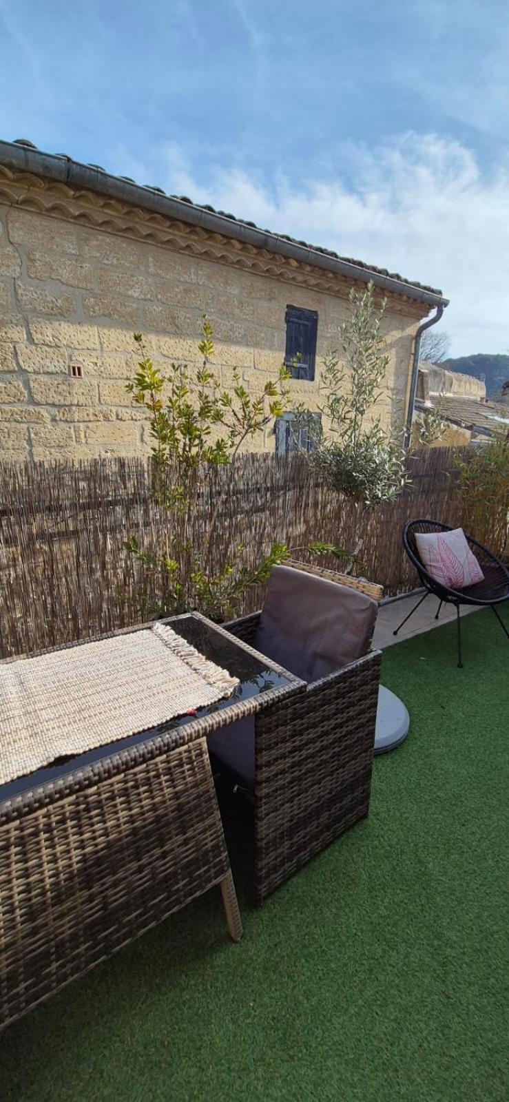 Proche D'Uzes La Terrasse Du Soleil Levant Collias Exterior photo