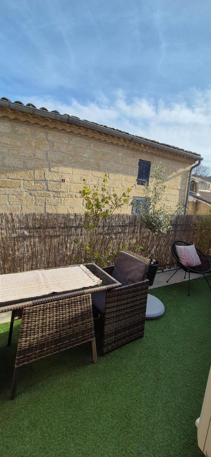 Proche D'Uzes La Terrasse Du Soleil Levant Collias Exterior photo